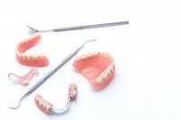 Riparazione dentiera spaccata Vomero arenella